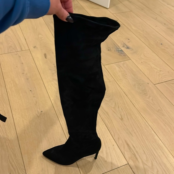 EVERYONE SHOULD OWN A PAIR of over the knee BLACK suede boots! with zipper - Picture 7 of 15